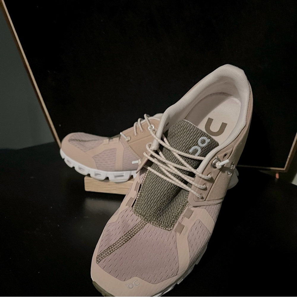 On Cloud 5 sneakers - like new